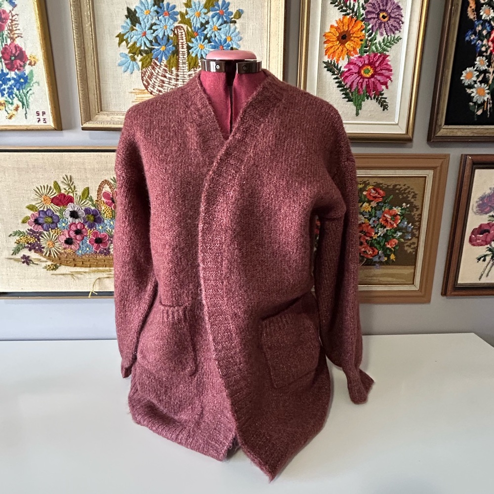 Woman’s eclipse sweater NWT. Size L